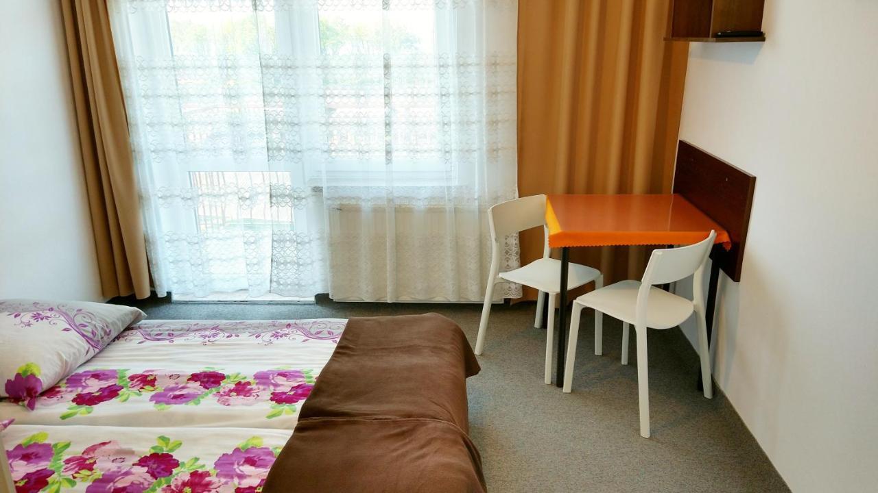 Klif Pokoje Goscinne W Centrum Blisko Morza أوسترونيه مورسكية المظهر الخارجي الصورة